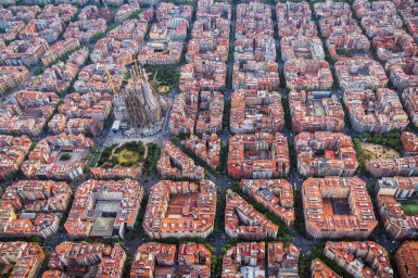 Барселона - „Палми, слънце, бели плажове, стара и модерна архитектура, футбол, фламенко и южни страсти...”
