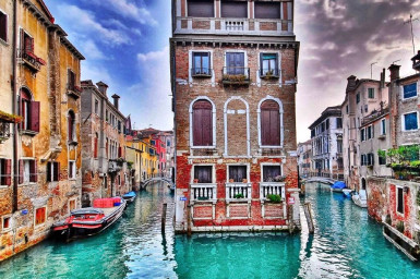 Венеция : Гондоли, канали, стъкло и дантели пропити с романтика